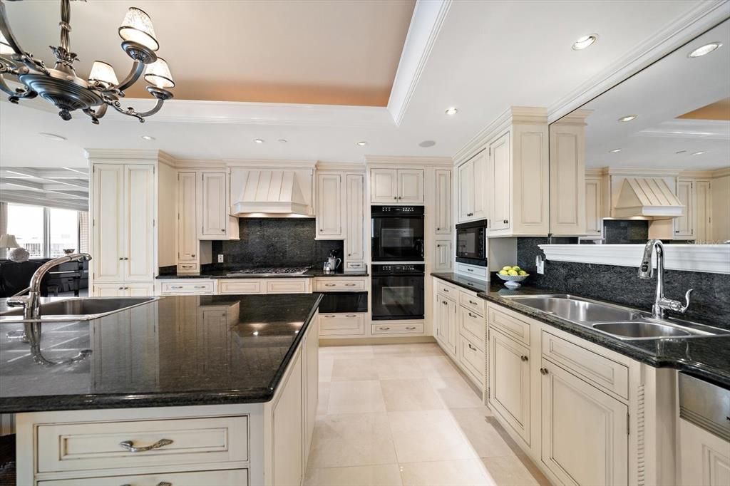 待售: $3,400,000 (4 贝兹, 4 浴室, 6218 平方英尺)