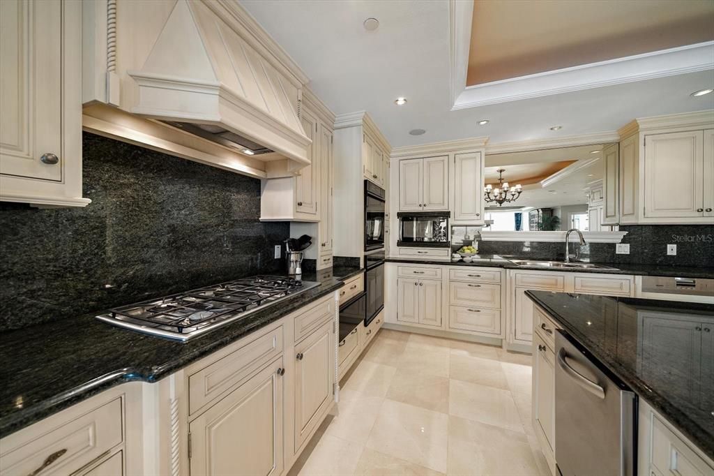 待售: $3,400,000 (4 贝兹, 4 浴室, 6218 平方英尺)