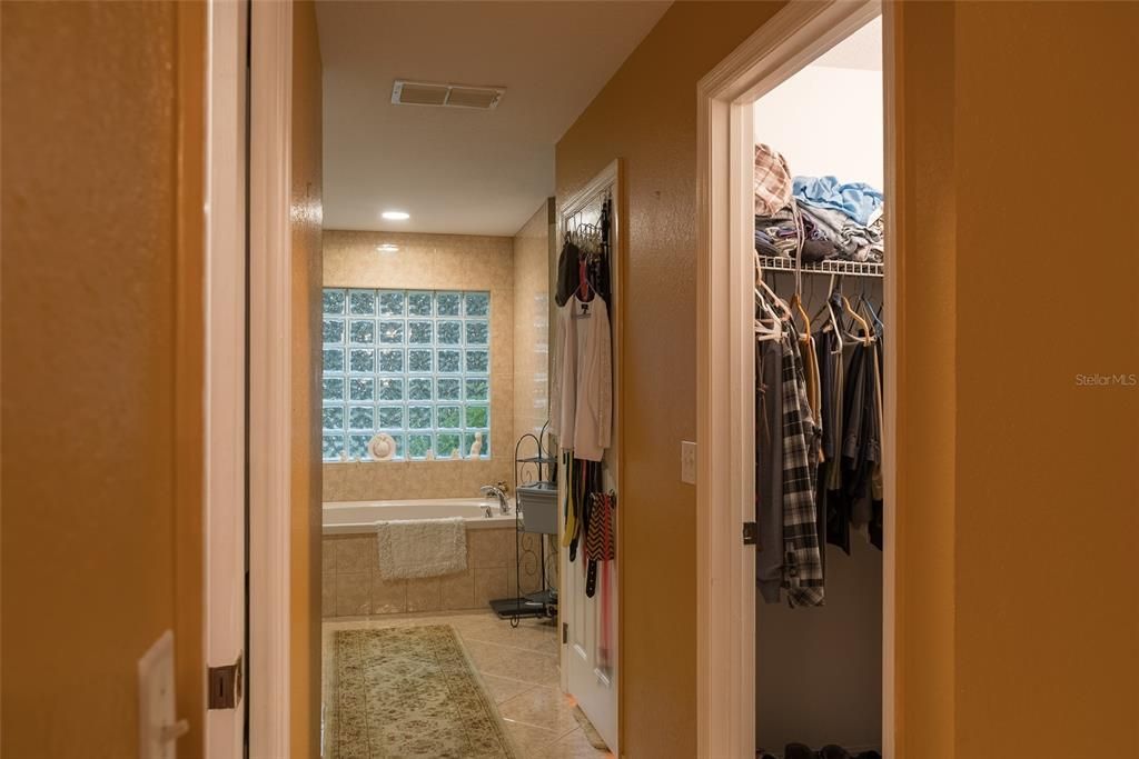 For Sale: $460,000 (3 beds, 2 baths, 2604 Square Feet)