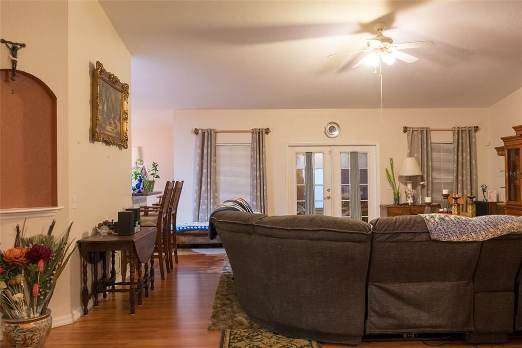 For Sale: $460,000 (3 beds, 2 baths, 2604 Square Feet)