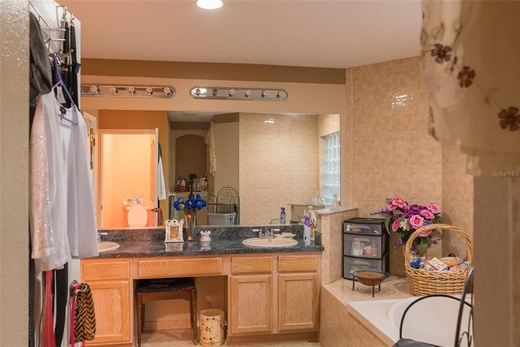 For Sale: $460,000 (3 beds, 2 baths, 2604 Square Feet)