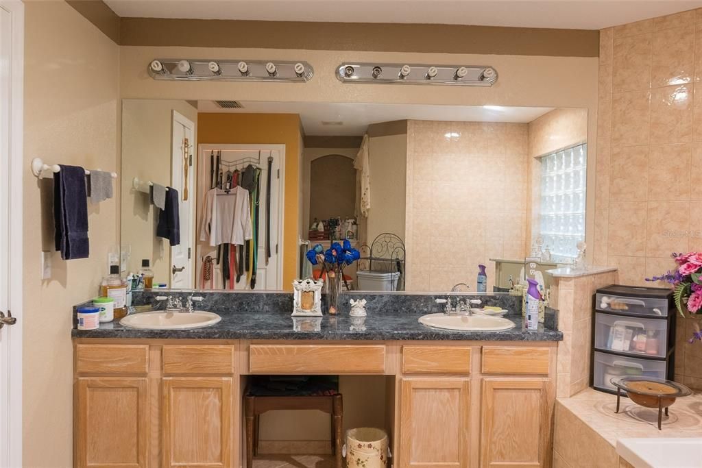 For Sale: $460,000 (3 beds, 2 baths, 2604 Square Feet)