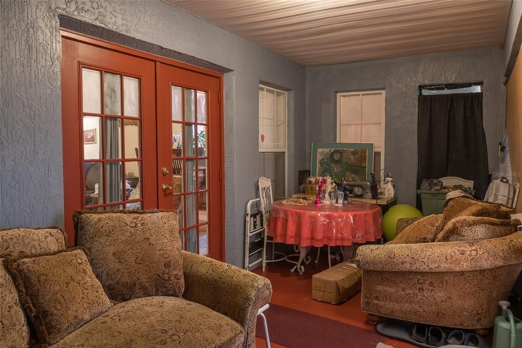 For Sale: $460,000 (3 beds, 2 baths, 2604 Square Feet)