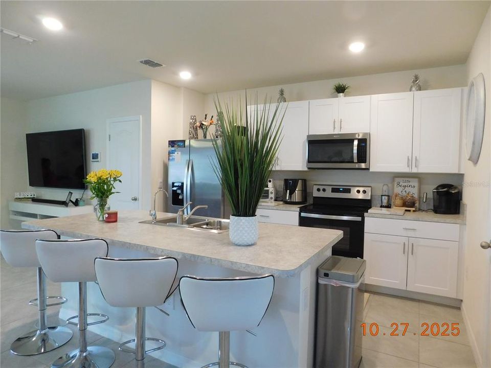 В аренду: $2,199 (3 спален, 2 ванн, 1817 Квадратных фут)