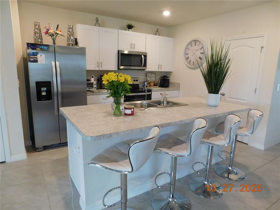 В аренду: $2,199 (3 спален, 2 ванн, 1817 Квадратных фут)