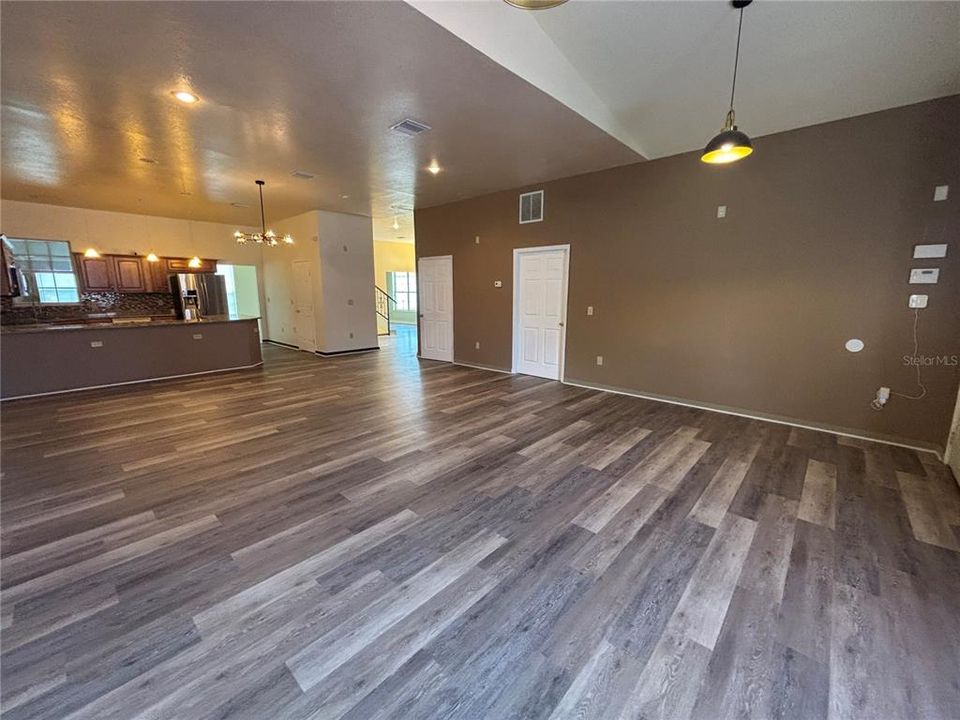 For Rent: $2,595 (4 beds, 4 baths, 3415 Square Feet)