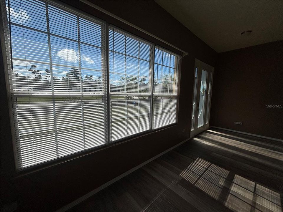 For Rent: $2,595 (4 beds, 4 baths, 3415 Square Feet)