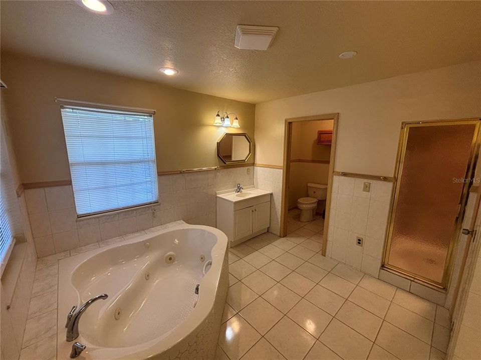 For Rent: $2,595 (4 beds, 4 baths, 3415 Square Feet)