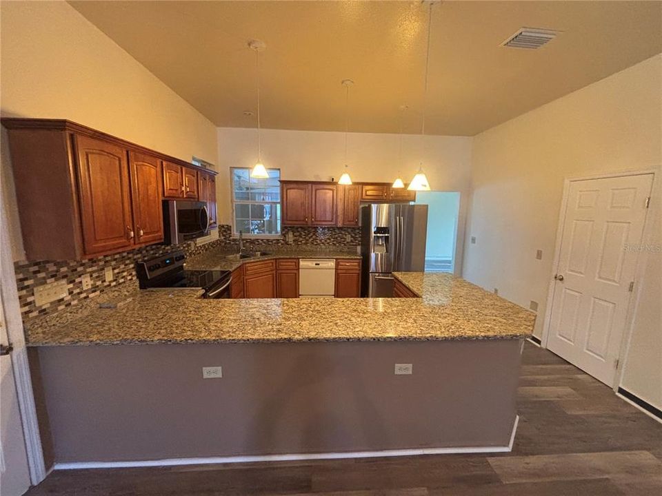 For Rent: $2,595 (4 beds, 4 baths, 3415 Square Feet)