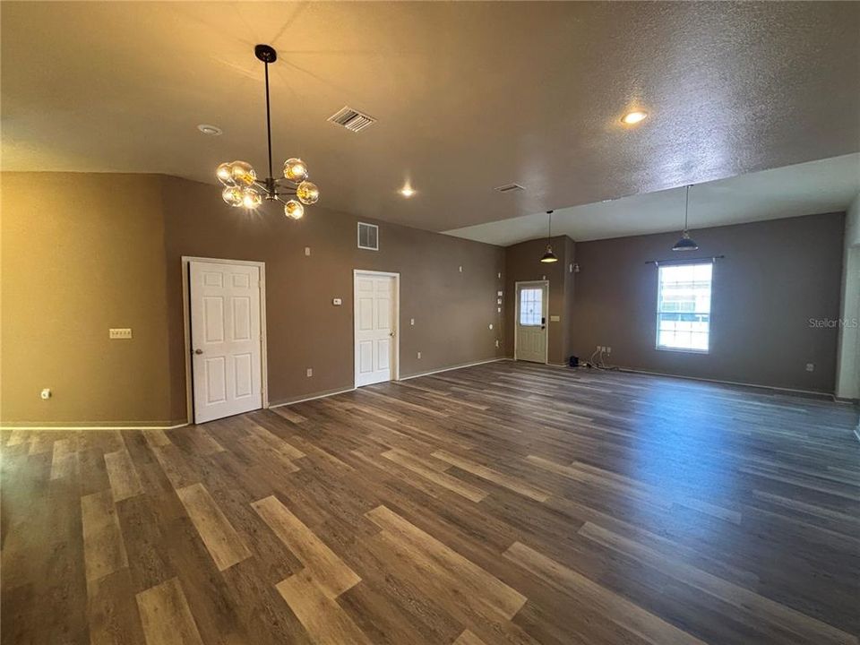 For Rent: $2,595 (4 beds, 4 baths, 3415 Square Feet)