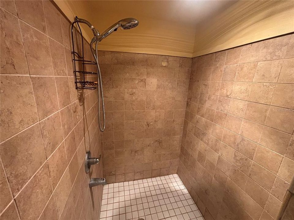 For Rent: $2,595 (4 beds, 4 baths, 3415 Square Feet)