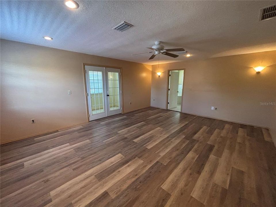For Rent: $2,595 (4 beds, 4 baths, 3415 Square Feet)