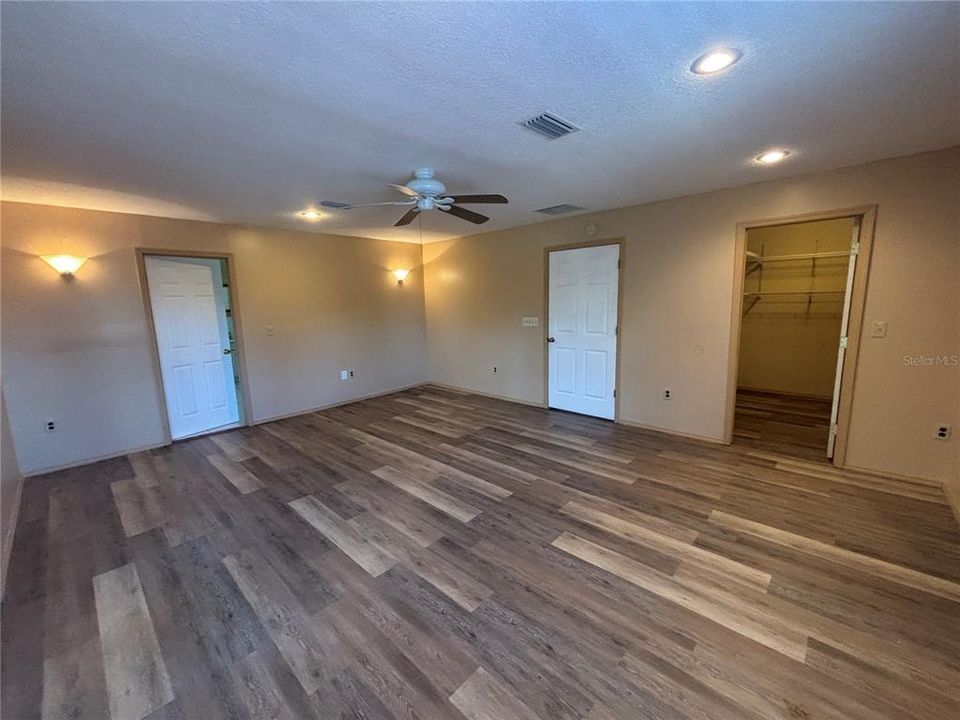 For Rent: $2,595 (4 beds, 4 baths, 3415 Square Feet)