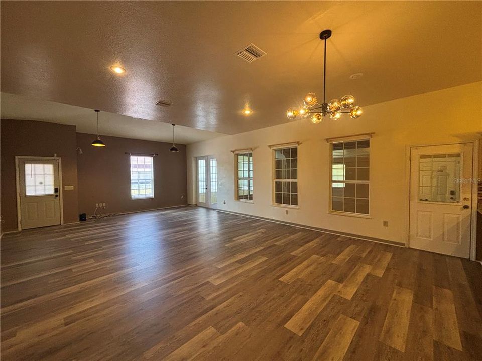 For Rent: $2,595 (4 beds, 4 baths, 3415 Square Feet)