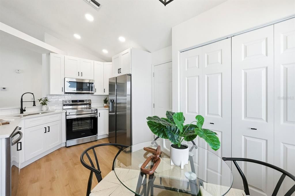 Active With Contract: $399,999 (3 beds, 2 baths, 1133 Square Feet)