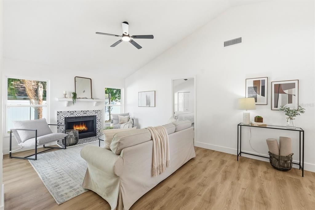 Active With Contract: $399,999 (3 beds, 2 baths, 1133 Square Feet)