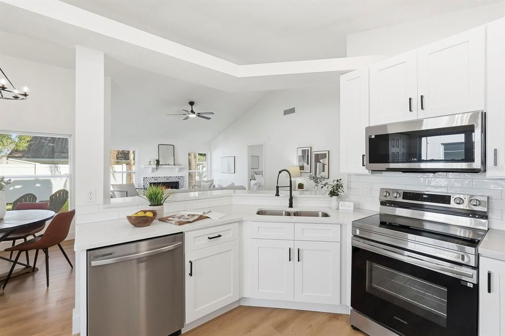 Active With Contract: $399,999 (3 beds, 2 baths, 1133 Square Feet)