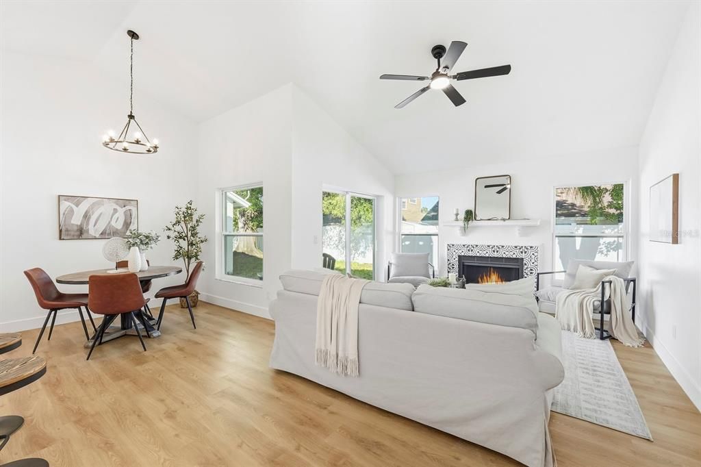 Active With Contract: $399,999 (3 beds, 2 baths, 1133 Square Feet)