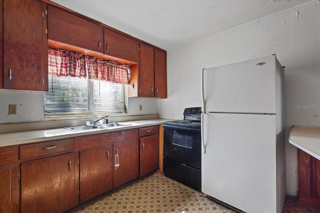 На продажу: $124,900 (3 спален, 1 ванн, 1268 Квадратных фут)