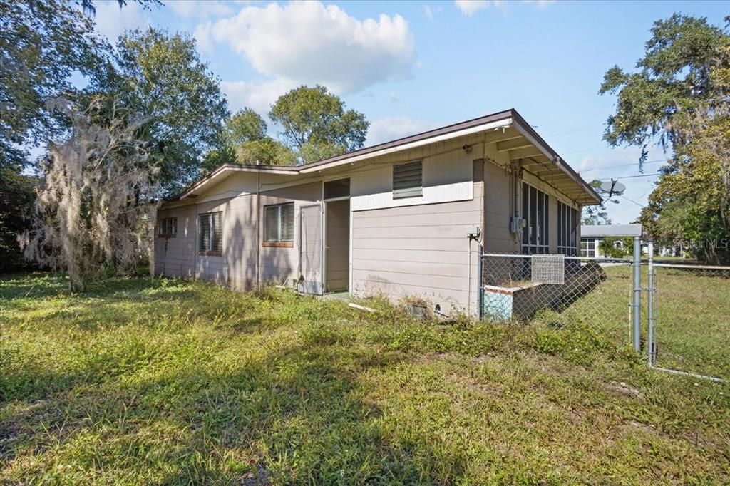 На продажу: $124,900 (3 спален, 1 ванн, 1268 Квадратных фут)