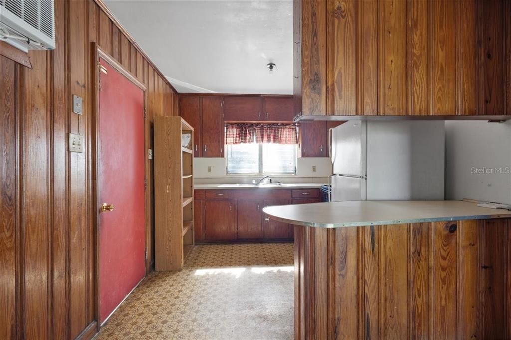 На продажу: $124,900 (3 спален, 1 ванн, 1268 Квадратных фут)