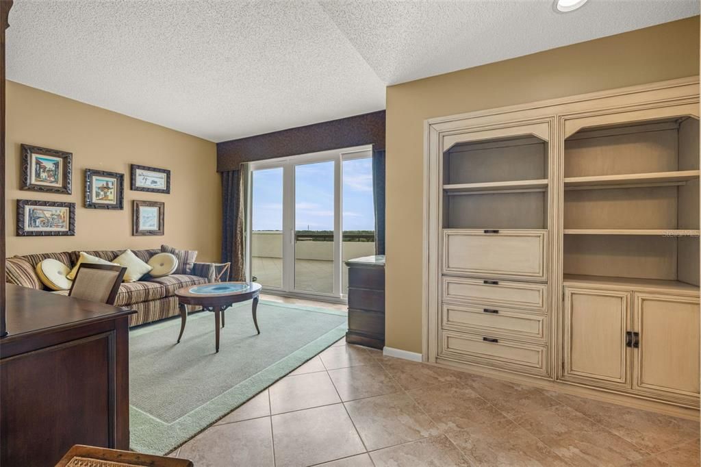 Active With Contract: $750,000 (2 beds, 2 baths, 2174 Square Feet)