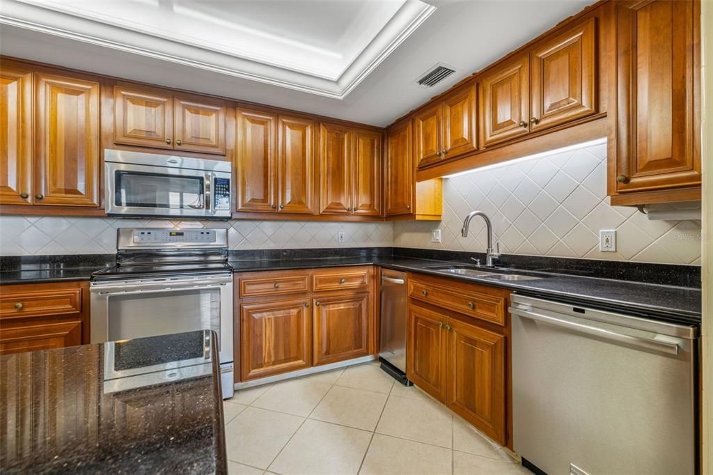 Active With Contract: $750,000 (2 beds, 2 baths, 2174 Square Feet)