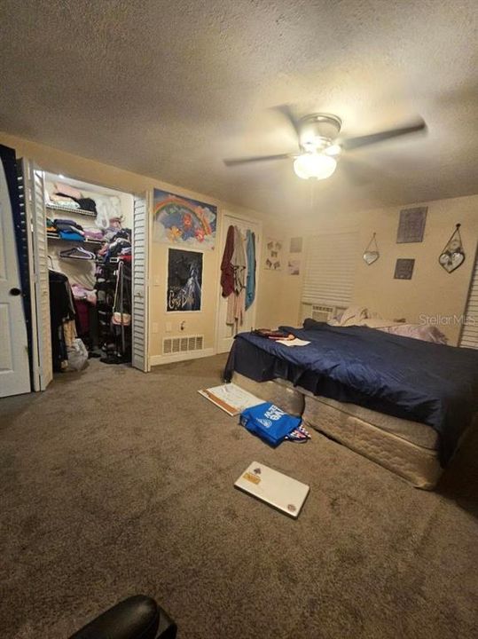 Active With Contract: $195,000 (4 beds, 2 baths, 1595 Square Feet)