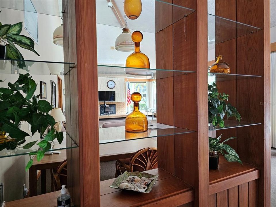 For Sale: $199,900 (1 beds, 1 baths, 870 Square Feet)