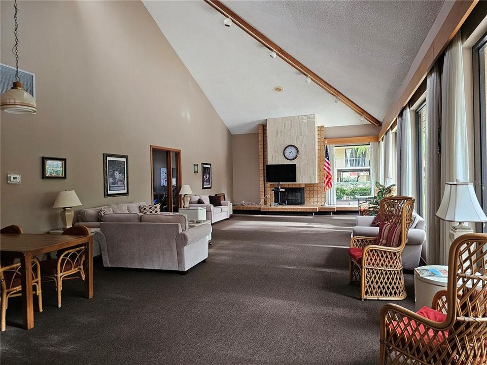 For Sale: $199,900 (1 beds, 1 baths, 870 Square Feet)