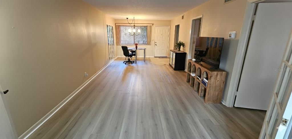 For Sale: $199,900 (1 beds, 1 baths, 870 Square Feet)