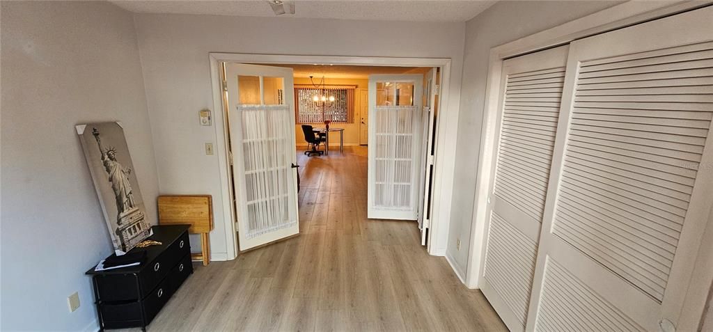 For Sale: $199,900 (1 beds, 1 baths, 870 Square Feet)