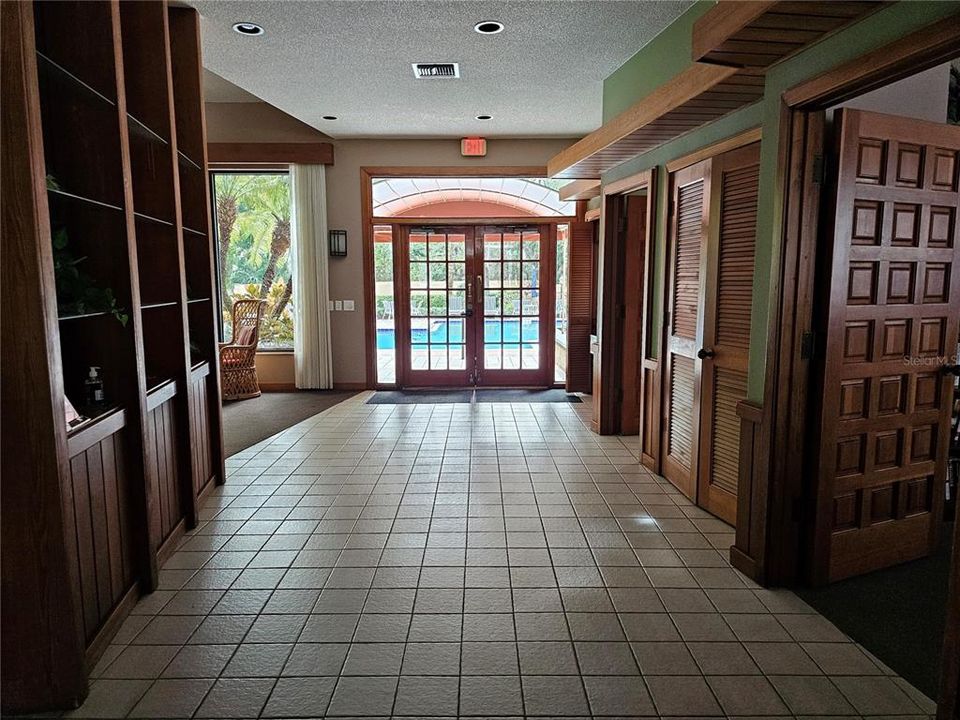 For Sale: $199,900 (1 beds, 1 baths, 870 Square Feet)