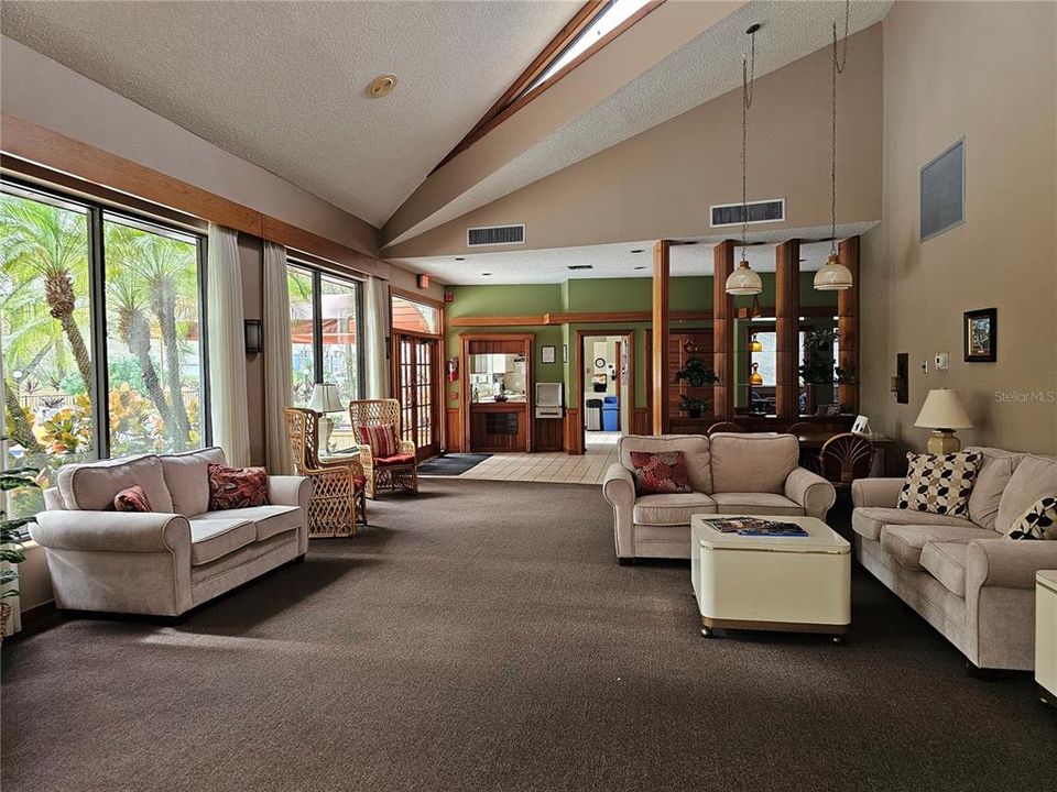 For Sale: $199,900 (1 beds, 1 baths, 870 Square Feet)