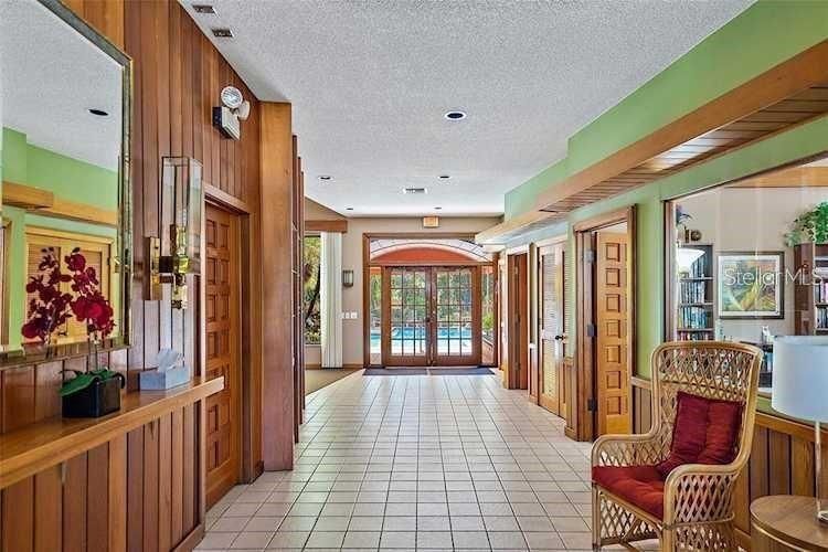 For Sale: $199,900 (1 beds, 1 baths, 870 Square Feet)