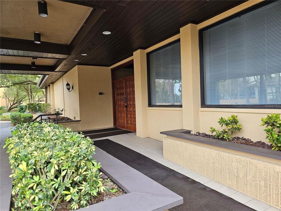 For Sale: $199,900 (1 beds, 1 baths, 870 Square Feet)