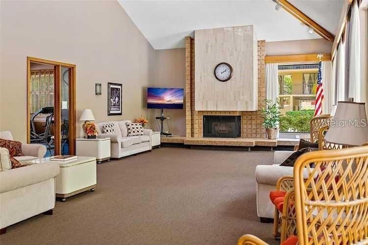 For Sale: $199,900 (1 beds, 1 baths, 870 Square Feet)