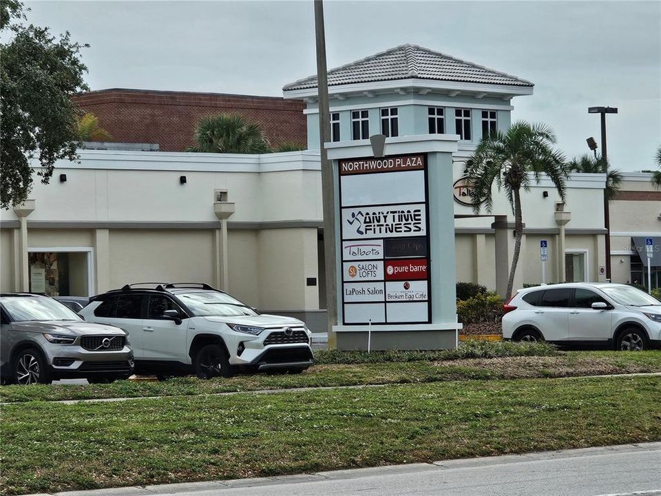 For Sale: $199,900 (1 beds, 1 baths, 870 Square Feet)