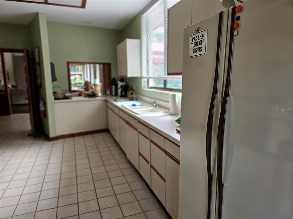 For Sale: $199,900 (1 beds, 1 baths, 870 Square Feet)