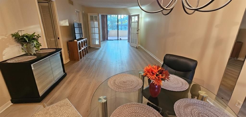 For Sale: $199,900 (1 beds, 1 baths, 870 Square Feet)