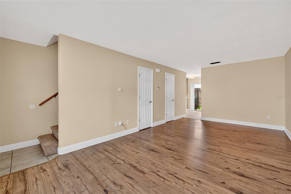 For Sale: $149,900 (2 beds, 1 baths, 1024 Square Feet)