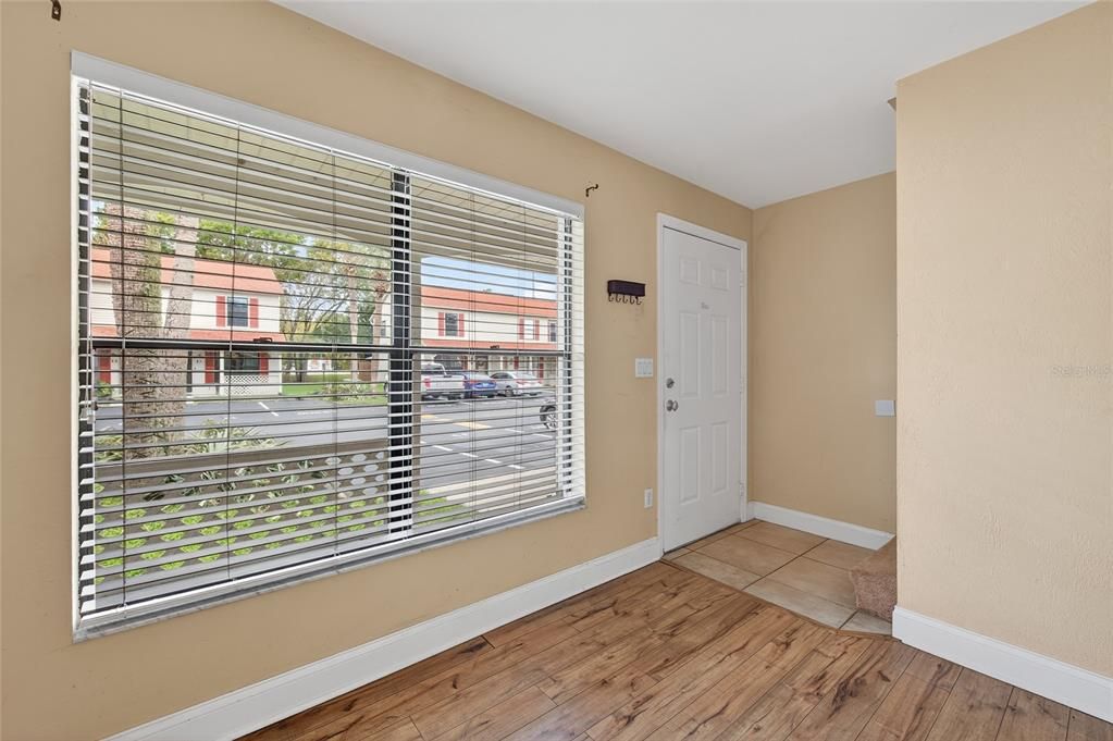 For Sale: $149,900 (2 beds, 1 baths, 1024 Square Feet)