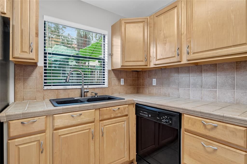 For Sale: $149,900 (2 beds, 1 baths, 1024 Square Feet)