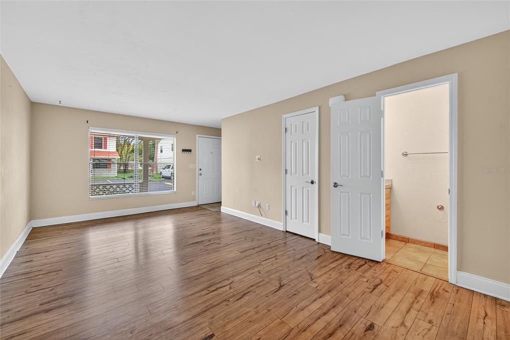 For Sale: $149,900 (2 beds, 1 baths, 1024 Square Feet)