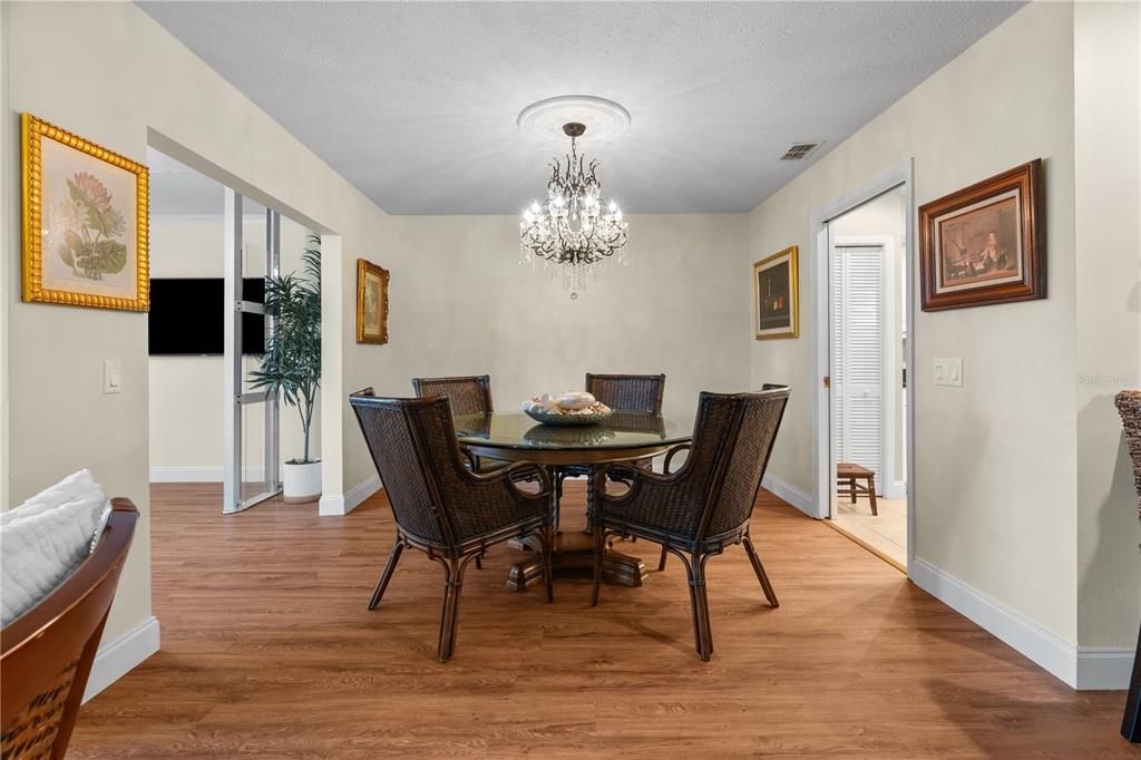 待售: $375,000 (3 贝兹, 2 浴室, 1914 平方英尺)