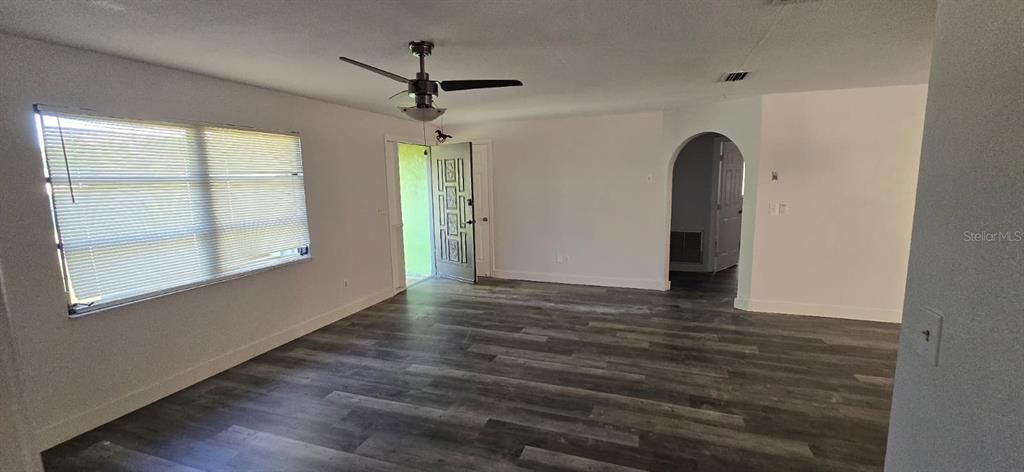 出租: $1,795 (2 贝兹, 2 浴室, 1301 平方英尺)