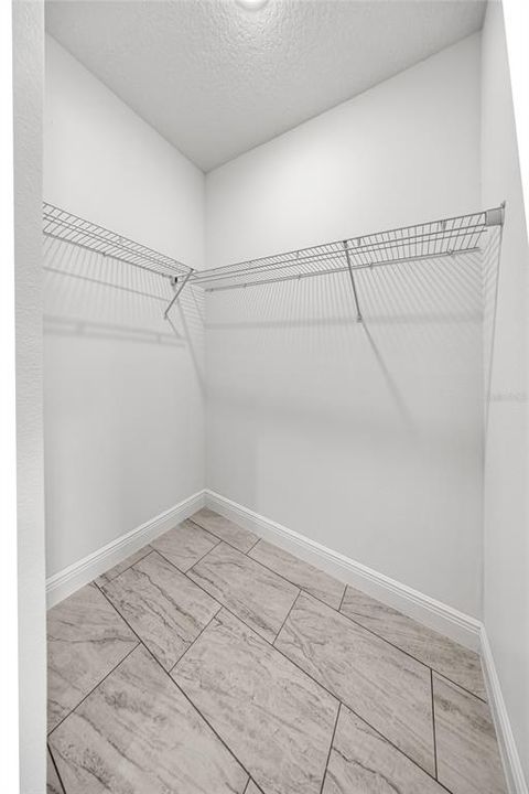 For Sale: $311,900 (4 beds, 3 baths, 1827 Square Feet)