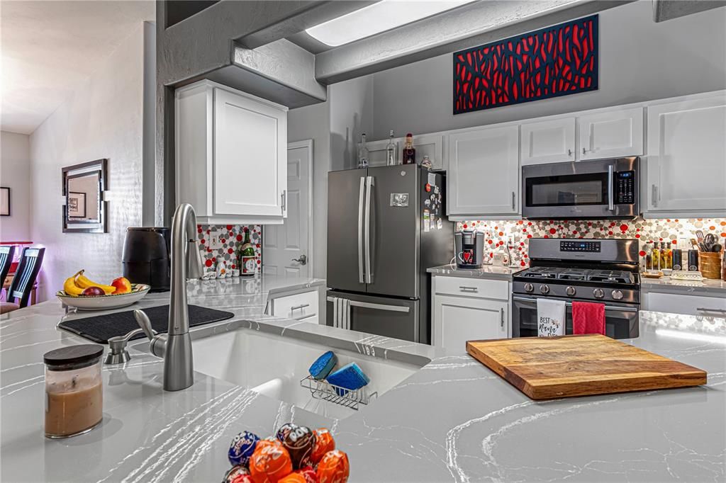 Active With Contract: $489,500 (3 beds, 2 baths, 1975 Square Feet)