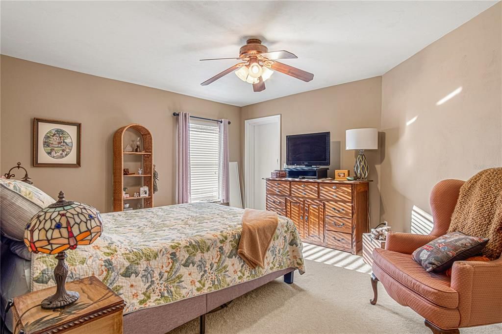 Active With Contract: $489,500 (3 beds, 2 baths, 1975 Square Feet)