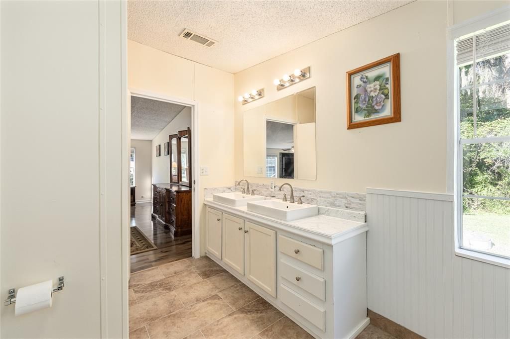 En Venta: $650,000 (7 camas, 5 baños, 3216 Pies cuadrados)